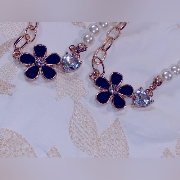 NEW Mixed Tones Necklace- 17” Chain & 1.75” Acrylic Blue Flower & Crystal 🤍 - Picture 14 of 16